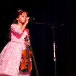 Międzynarodowy Festiwal Piosenkarzy Dziecięcych i Młodzieżowych im. Henryka Morysa i Andrzeja Litwina w Wojewódzkim Domu Kultury. Na zdjęciu : Anna Wieleńska z Kielc / Marzena Mąkosa / Radio Kielce