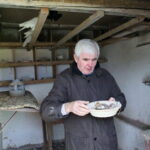 Ptasi Azyl. Na zdjęciu : dr Janusz Wróblewski / Marzena Mąkosa / Radio Kielce