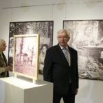 Wernisaż wystawy "Pożegnanie taboru". Po prawej : poseł Krzysztof Lipiec / Marzena Mąkosa / Radio Kielce