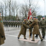 Przekazanie obowiązków dowódcy jednostki CPdMZ. Przekazanie sztandaru przez płk Grzegorza Wtykło dla płk Pawła Chabielskiego / Marzena Mąkosa / Radio Kielce