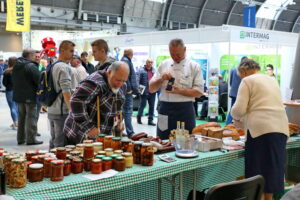 Targi HORTI - TECH. III Targi Technologii Sadowniczych i Warzywniczych / Marzena Mąkosa / Radio Kielce