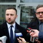 Konferencja prasowa w sprawie konsultacji i debaty dotyczącej przebudowy dworca PKP w Kielcach. Na zdjęciu : Michał Piasecki - Stowarzyszenie Homo Politicus, Wojciech Gwizdak - prezes Stowarzyszenia Architektów Polskich oddział w Kielcach / Marzena Mąkosa / Radio Kielce