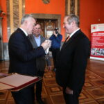 Uhonorowanie zasłużonych krwiodawców w Wojewódzkim Domu Kultury / Marzena Mąkosa / Radio Kielce