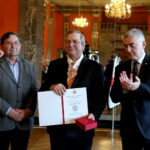 Uhonorowanie zasłużonych krwiodawców w Wojewódzkim Domu Kultury / Marzena Mąkosa / Radio Kielce