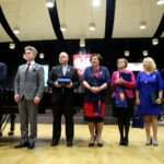 Kampania "Białej wstążki". Na zdjęciu : Andrzej Sygut - Wiceprezydent Kielc, Krzysztof Słoń - Senator RP oraz Mariusz Nowak - specjalista pracy socjalnej w Specjalistycznym Ośrodku Wsparcia dla Ofiar Przemocy w Rodzinie MOPR Kielce, Lider Gminnego Zespołu Interdyscyplinarnego / Marzena Mąkosa / Radio Kielce