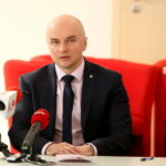 Konferencja prasowa przed premierą filmu o biskupie Czesławie Kaczmarku. Na zdjęciu: Rafał Nowak - dyrektor Wzgórza Zamkowego w Kielcach / Marzena Mąkosa / Radio Kielce