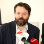 Konferencja prasowa przed premierą filmu o biskupie Czesławie Kaczmarku. Na zdjęciu: Sławomir Mazur - reżyser / Marzena Mąkosa / Radio Kielce