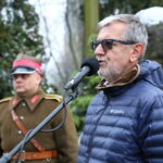 Uroczystości obchodów 187 rocznicy wybuchu Powstania Listopadowego. Na zdjęciu: Marek Maciągowski - zastępca dyrektora ds. naukowych z Ośrodka Myśli Patriotycznej i Obywatelskiej oraz Mariusz Kowalski z Kieleckiego Ochotniczego Szwadronu Kawalerii / Marzena Mąkosa / Radio Kielce
