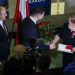 Wręczenie nagród "Świadek Historii". Nagrodę odbiera Zofia Wieczorek - Nowak, prezes Stowarzyszenia Żołnierzy i Sympatyków Czwartego Pułku w Kielcach / Marzena Mąkosa / Radio Kielce