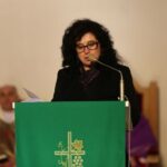 Uroczystości pogrzebowe Ludwika Machalskiego "Mnicha". Bratanica "Mnicha" Katarzyna Ciepiela, dyrektor Staszowskiego Ośrodka Kultury / Grażyna Szlęzak-Wójcik / Radio Kielce