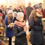 Obrazów. Wprowadzenie Obrazu Świętej Rodziny po renowacji / Grażyna Szlęzak-Wójcik / Radio Kielce