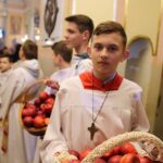 Obrazów. Wprowadzenie Obrazu Świętej Rodziny po renowacji / Grażyna Szlęzak-Wójcik / Radio Kielce