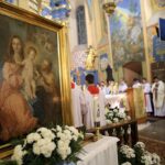 Obrazów. Wprowadzenie Obrazu Świętej Rodziny po renowacji / Grażyna Szlęzak-Wójcik / Radio Kielce