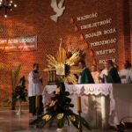 Rozpoczęcie tygodnia poprzedzającego Światowy Dzień Ubogich. Msza święta pod przewodnictwem biskupa sandomierskiego Krzysztofa Nitkiewicza / Grażyna Szlęzak-Wójcik / Radio Kielce