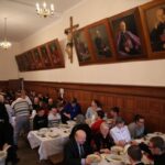 Rozpoczęcie tygodnia poprzedzającego Światowy Dzień Ubogich. Wspólny obiad w Wyższym Seminarium Duchownym / Grażyna Szlęzak-Wójcik / Radio Kielce