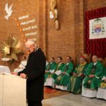 Rozpoczęcie tygodnia poprzedzającego Światowy Dzień Ubogich. Msza święta pod przewodnictwem biskupa sandomierskiego Krzysztofa Nitkiewicza / Grażyna Szlęzak-Wójcik / Radio Kielce