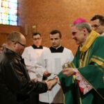 Rozpoczęcie tygodnia poprzedzającego Światowy Dzień Ubogich. Msza święta pod przewodnictwem biskupa sandomierskiego Krzysztofa Nitkiewicza / Grażyna Szlęzak-Wójcik / Radio Kielce