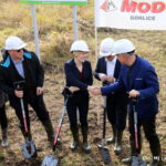 Staszów. Wbicie łopat pod budowę kanalizacji / Marcin Jarosz / Urząd Miasta Staszowa