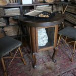 Jędrzejów, Muzeum im. Przypkowskich. Przedmioty używane przez Józefa Piłsudskiego podczas wizyt u rodziny Przypkowskich / Ewa Pociejowska-Gawęda / Radio Kielce