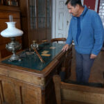 Jędrzejów, Muzeum im. Przypkowskich. Przedmioty używane przez Józefa Piłsudskiego podczas wizyt u rodziny Przypkowskich / Ewa Pociejowska-Gawęda / Radio Kielce