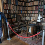 Jędrzejów, Muzeum im. Przypkowskich. Przedmioty używane przez Józefa Piłsudskiego podczas wizyt u rodziny Przypkowskich / Ewa Pociejowska-Gawęda / Radio Kielce