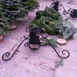 Kielce. Stoisko z choinkami na placu Wolności. Stojaki na choinki – cena od 30 zł / Katarzyna Prędotka / Radio Kielce