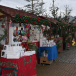 Na Placu pod Skałkami rozpoczął się w piątek Jarmark Bożonarodzeniowy / Tomasz Piwko / Radio Kielce