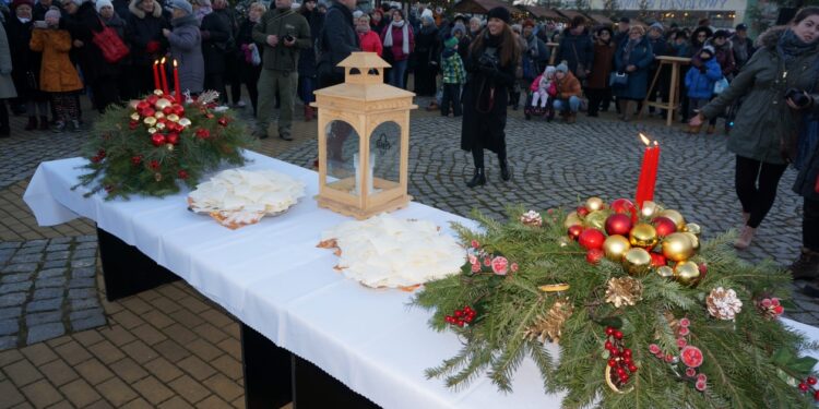 Trwają zapisy na wigilię. Starachowiczanie razem dla potrzebujących - Radio Kielce Trwają zapisy na wigilię. Starachowiczanie razem dla potrzebujących