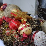 Staszów. Wspólne ubieranie choinki / Grażyna Szlęzak - Wójcik / Radio Kielce