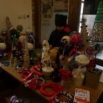 Jędrzejów. Kiermasz stoików świątecznych w klasztorze ojców Cystersów / Ewa Pociejowska - Gawęda / Radio Kielce