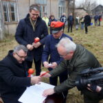 Podpisanie pre-umowy z Urzędem Marszałkowskim na unijne dofinansowanie remontu zabytkowej stacji kolejki wąskotorowej w Hajdaszku / Kamil Włosowicz / Radio Kielce