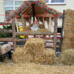 Żywa szopka przed Szkołą Podstawową w Brynicy / Marcin Różyc / Radio Kielce