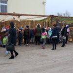 Żywa szopka przed Szkołą Podstawową w Brynicy / Marcin Różyc / Radio Kielce