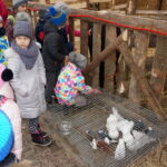 Żywa szopka przed Szkołą Podstawową w Brynicy / Marcin Różyc / Radio Kielce