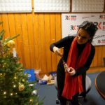 Kielce. "Choinka pod choinkę" w Radiu Kielce. Licytacja drzewka Radia Kielce. Magdalena Sitek / Karol Żak / Radio Kielce