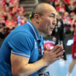 10. kolejka Ligi Mistrzów piłkarzy ręcznych: Telekom Veszprem - PGE Vive Kielce. Trener PGE Vive Tałant Dujszebajew / Krzysztof Bujnowicz / Radio Kielce