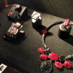 Sandomierz. Wystawa biżuterii absolwentów Akademii Sztuk Pięknych w Łodzi / Grażyna Szlęzak - Wójcik / Radio Kielce