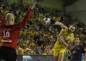 25.11.2017 Kielce. Piłka ręczna. Liga Mistrzów. Mecz PGE VIve Kielce - Paris Saint - Germain Handball. Mateusz Jachlewski / Jarosław Kubalski / Radio Kielce