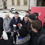 04.12.2017 Kielce. Konferencja Młodej Prawicy przed Pałacem Biskupów / Jarosław Kubalski / Radio Kielce