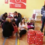 10.12.2017 Kielce. Szlachetna Paczka. Magazyn centralny w liceum imienia Cypriana Kamila Norwida / Jarosław Kubalski / Radio Kielce