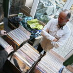 10.12.2017 Kielce. Giełda płyt kompaktowych i winylowych / Jarosław Kubalski / Radio Kielce