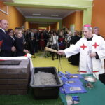 11.12.2017 Kielce. Wmurowanie kamienia węgielnego pod budowę pawilonu szpitala MSWiA przy ulicy Wojska Polskiego. Biskup Jan Piotrowski / Jarosław Kubalski / Radio Kielce