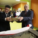 11.12.2017 Kielce. Wmurowanie kamienia węgielnego pod budowę pawilonu szpitala MSWiA przy ulicy Wojska Polskiego. Senator PiS Krzysztof Słoń i prezes Fabet-u Ireneusz Janik / Jarosław Kubalski / Radio Kielce