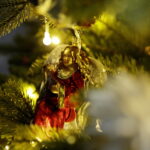 12.12.2017 Kielce. "Choinka pod Choinkę". Drzewko ufundowane przez biskupa sandomierskiego Krzysztofa Nitkiewicza / Jarosław Kubalski / Radio Kielce