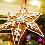 13.12.2017 Kielce. "Choinka pod choinkę" w Radiu Kielce. Drzewko ze Świętego Krzyża / Jarosław Kubalski / Radio Kielce