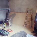 13.12.2017 Rataje Słupskie. Czesław Zdzisław i Leokadia Ścióg dostali domek od Caritas. Ich stary grozi zawaleniem / Jarosław Kubalski / Radio Kielce