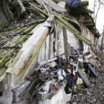 13.12.2017 Rataje Słupskie. Czesław Zdzisław i Leokadia Ścióg dostali domek od Caritas. Ich stary grozi zawaleniem / Jarosław Kubalski / Radio Kielce