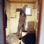 13.12.2017 Rataje Słupskie. Czesław Zdzisław i Leokadia Ścióg dostali domek od Caritas. Ich stary grozi zawaleniem / Jarosław Kubalski / Radio Kielce