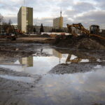 13.12.2017 Kielce. Plac pomiędzy ulicami IX Wieków Kielc, Mojżesza Pelca i Piotrkowską. Budowa apartamentowca / Jarosław Kubalski / Radio Kielce