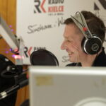 14.12.2017 Kielce. "Choinka pod choinkę" w Radiu Kielce. Licytacja drzewka Ojców Oblatów ze Świętego Krzyża. Gośćmi  Pawła Solarza byli druh Grzegorz Marszewski z OSP Włochy, Ojcowie Oblaci Paweł i Ryszard oraz nowicjusze Andrzej i Dariusz / Jarosław Kubalski / Radio Kielce